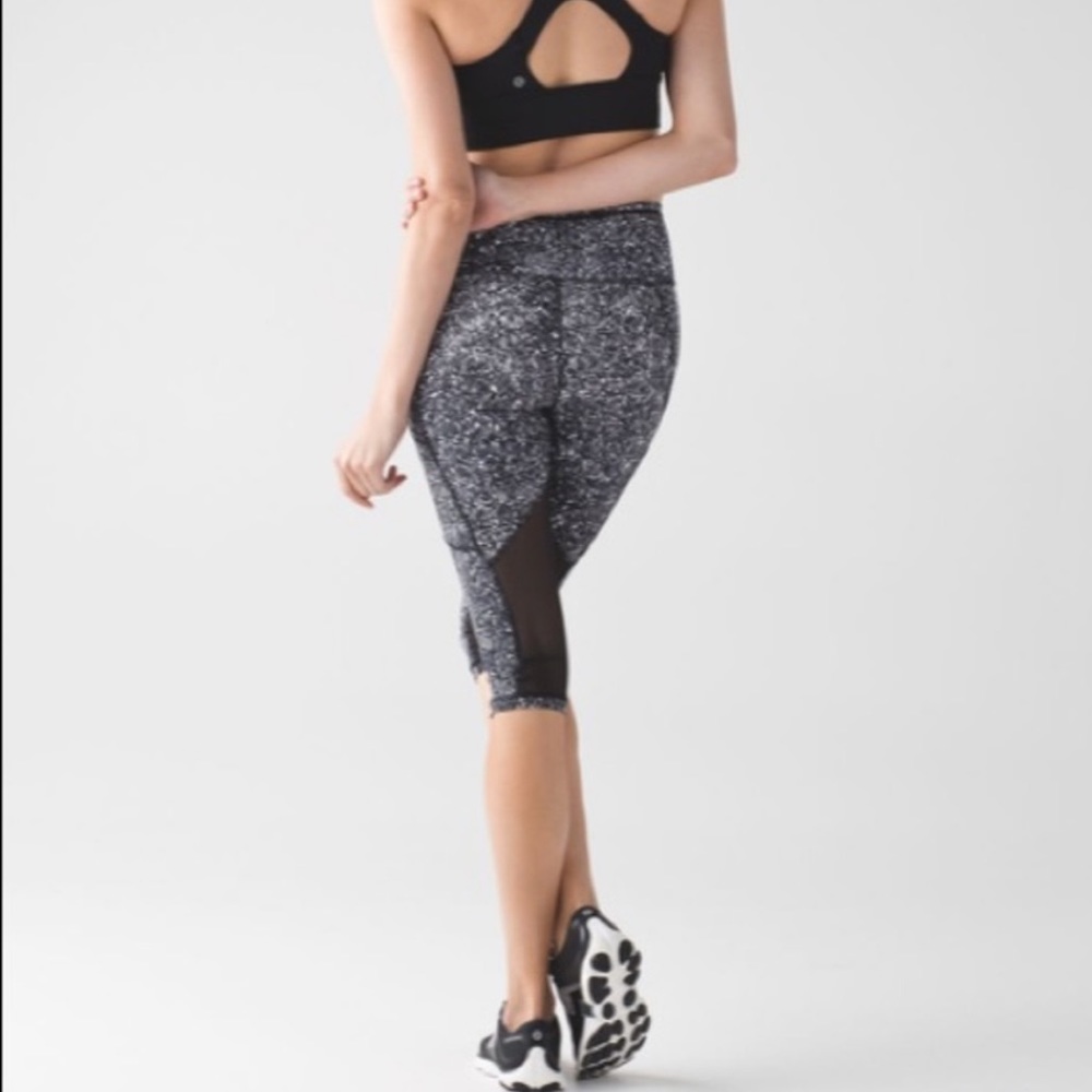 Lululemon Athletica Outrun 17" Crop Splatter White Black / Black Women’s Size 6 - Picture 3 of 15